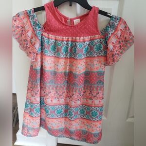 Junior shirt with off the shoulder sleeves